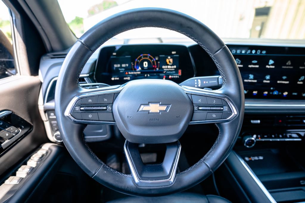 Certified 2025 Chevrolet Suburban LT AWD/4WD image 14
