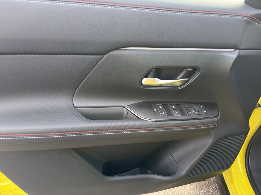 Used 2025 Nissan Kicks SR image 13