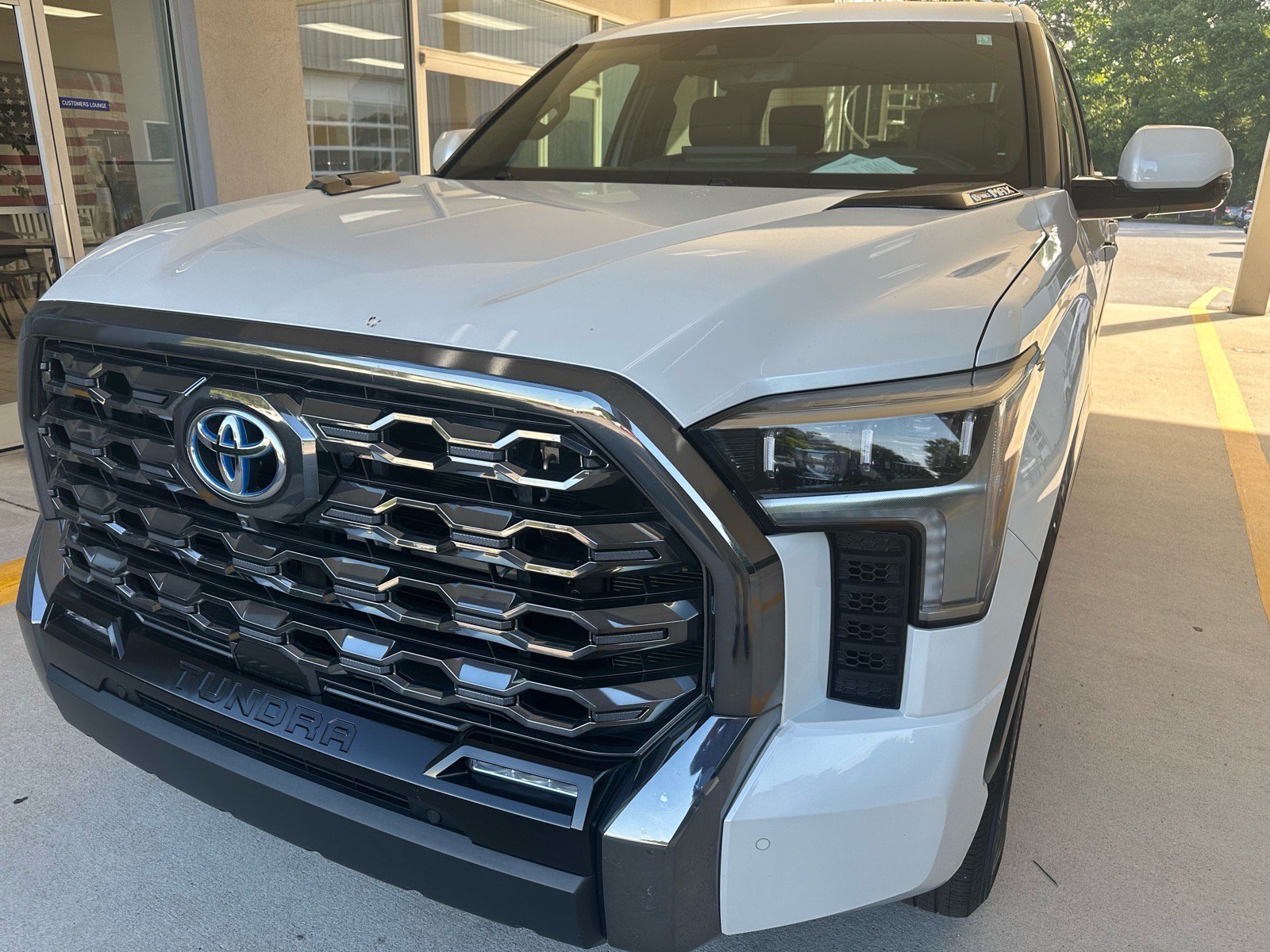 Used 2024 Toyota Tundra Platinum AWD/4WD image 2