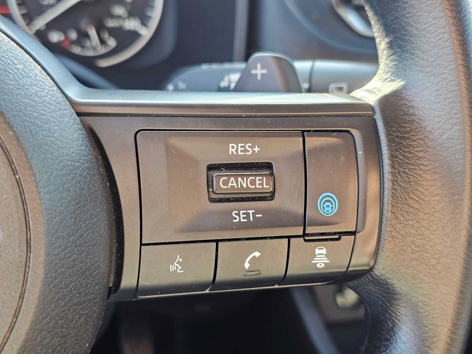 Used 2024 Nissan Rogue SV FWD image 29