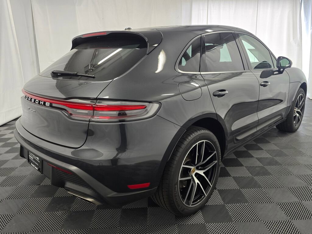 Certified 2025 Porsche Macan image 7