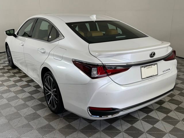 New 2025 Lexus ES 300h w/ Premium Package image 4