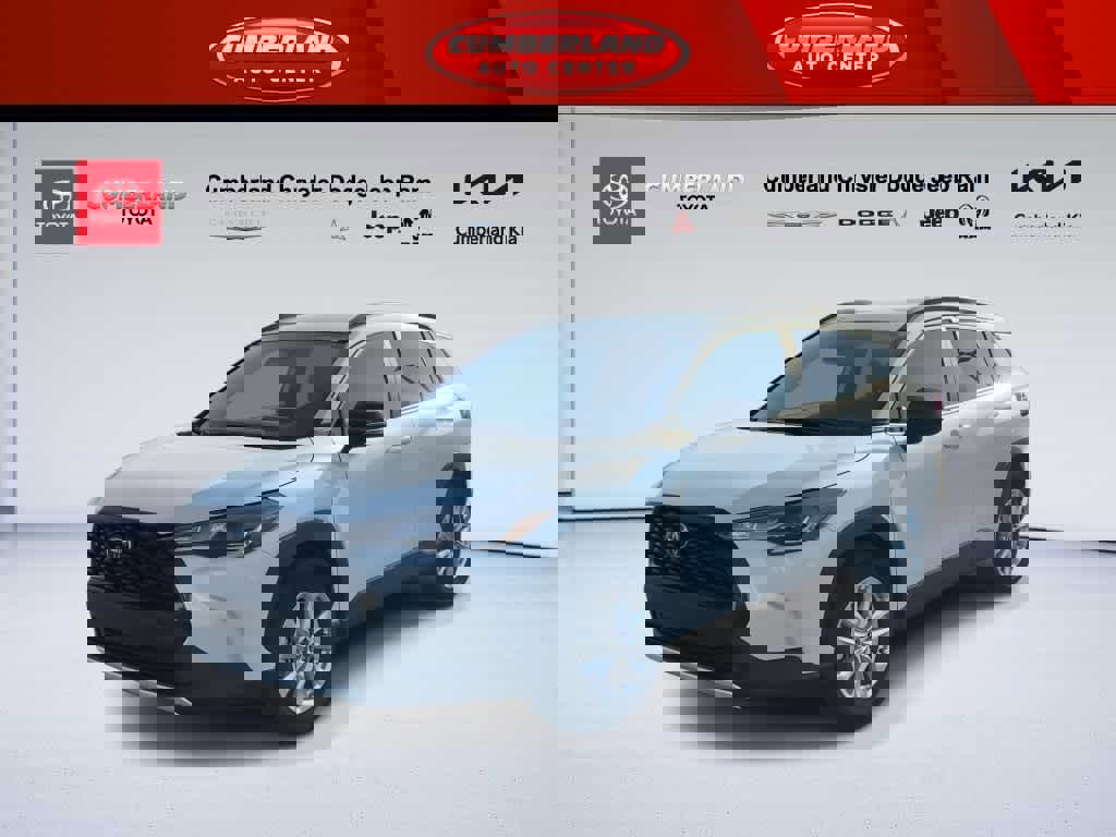 Used 2025 Toyota Corolla Cross LE image 4