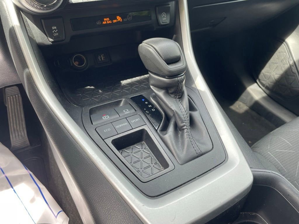 Used 2024 Toyota RAV4 XLE FWD image 27