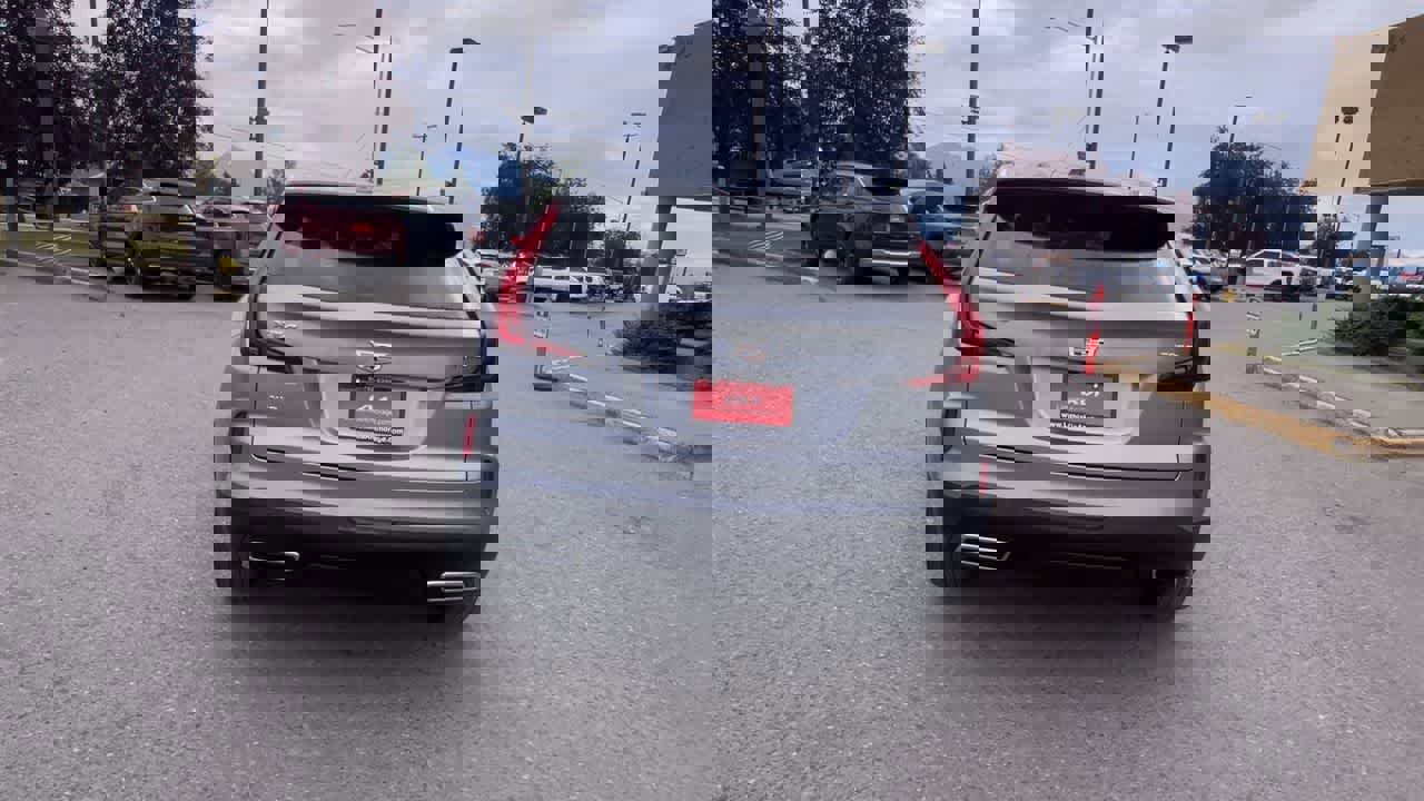 Used 2024 Cadillac XT4 Premium Luxury image 7