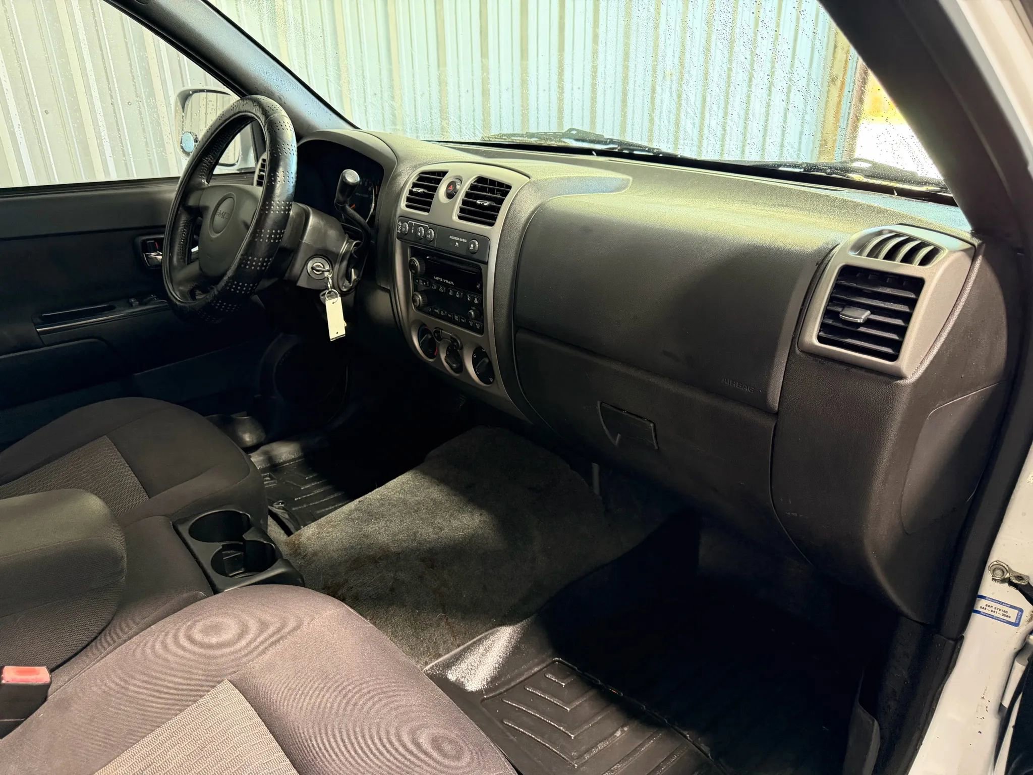 Used 2011 GMC Canyon SLE image 30