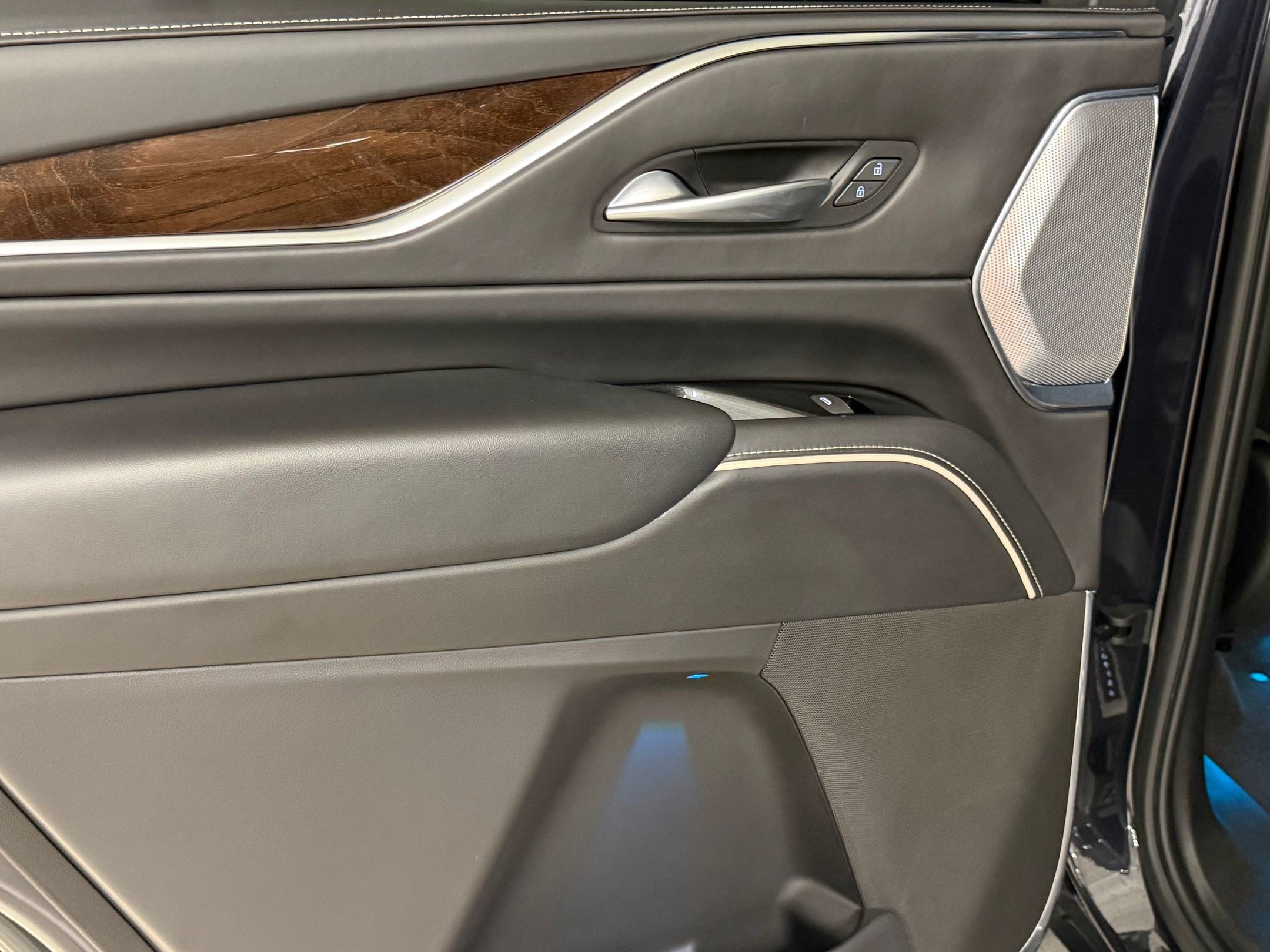 Used 2023 Cadillac Escalade Sport Platinum w/ Heavy-Duty Trailer Package AWD/4WD image 45