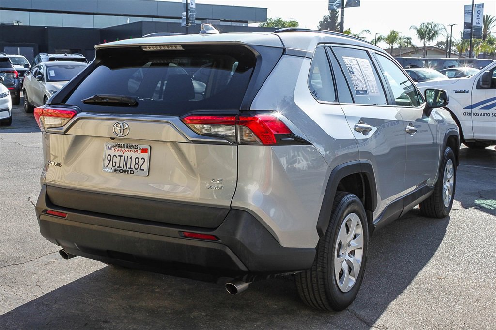 Used 2021 Toyota RAV4 LE image 7