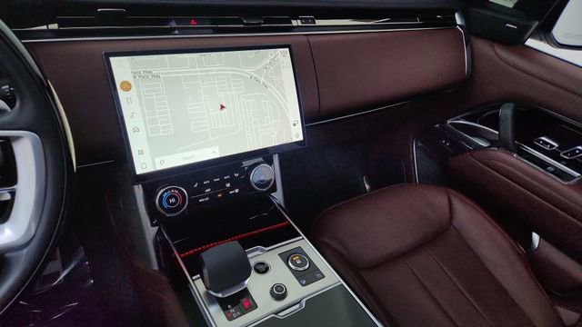 Used 2023 Land Rover Range Rover SE image 42