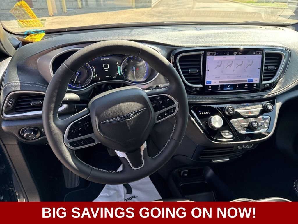 New 2025 Chrysler Pacifica Select FWD image 15