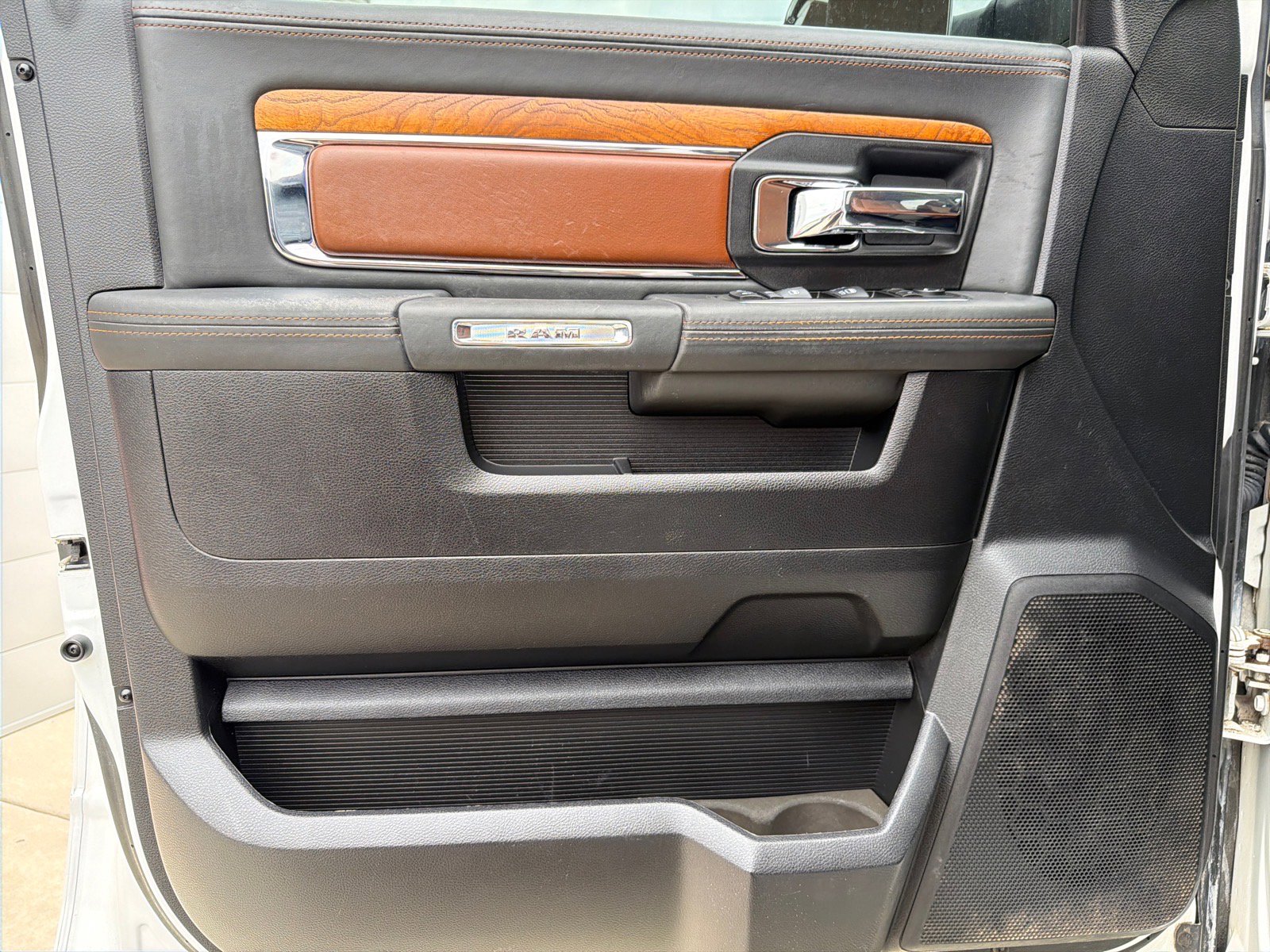 Used 2014 RAM 2500 Longhorn w/ Convenience Group AWD/4WD image 7