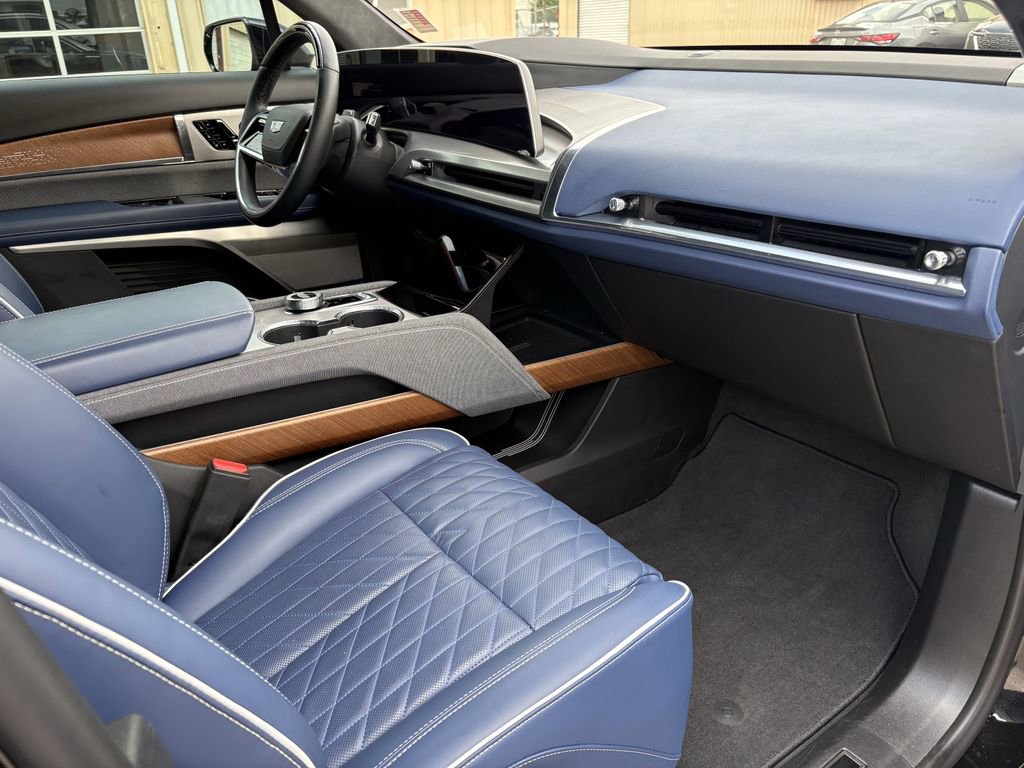 Used 2026 Cadillac Vistiq Premium Luxury AWD/4WD image 31