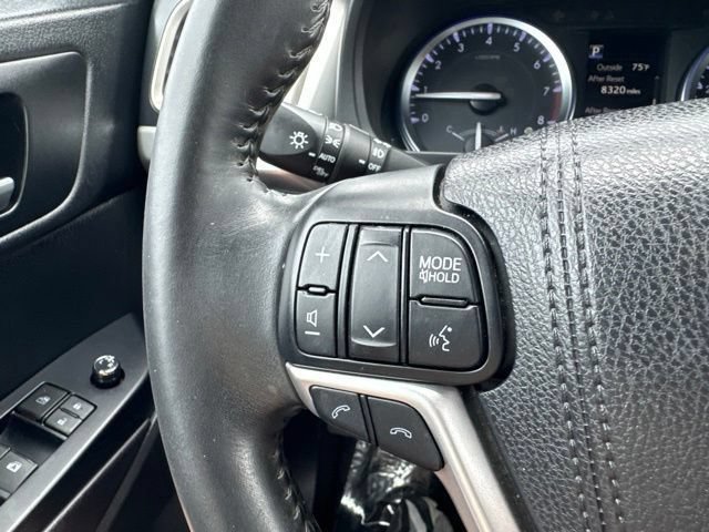 Used 2017 Toyota Highlander XLE FWD image 5
