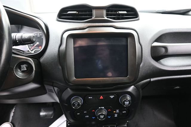 Used 2018 Jeep Renegade Altitude w/ UConnect 8.4 Nav Group AWD/4WD image 10