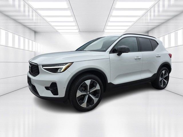 Used 2024 Volvo XC40 B5 Plus
