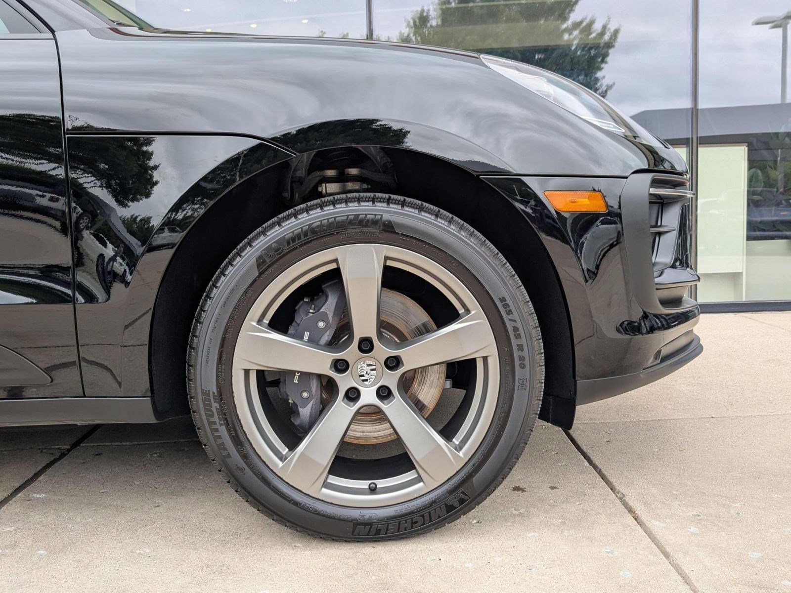 Certified 2025 Porsche Macan AWD/4WD image 11