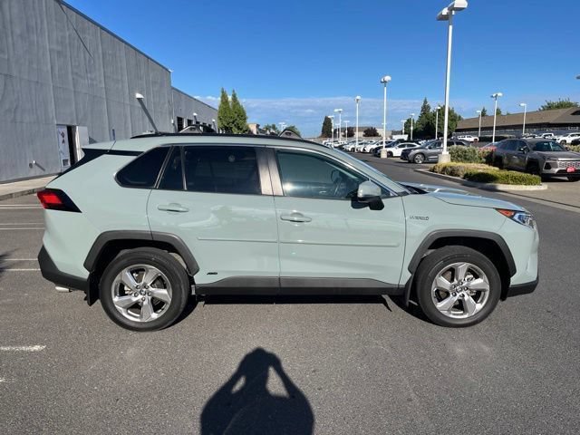 Used 2021 Toyota RAV4 XLE Premium AWD/4WD image 4