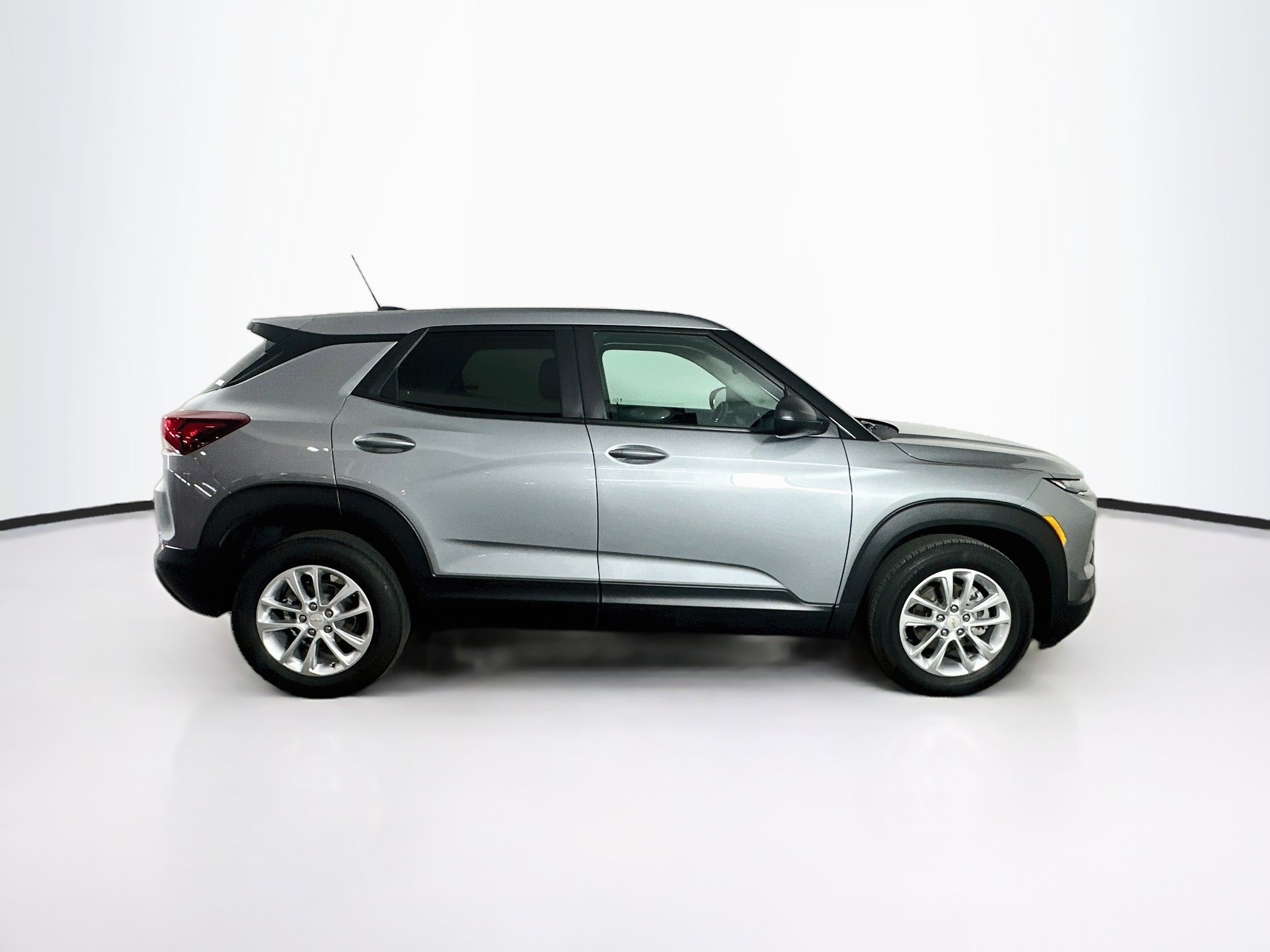 Used 2024 Chevrolet TrailBlazer LS w/ LS Convenience Package FWD image 10