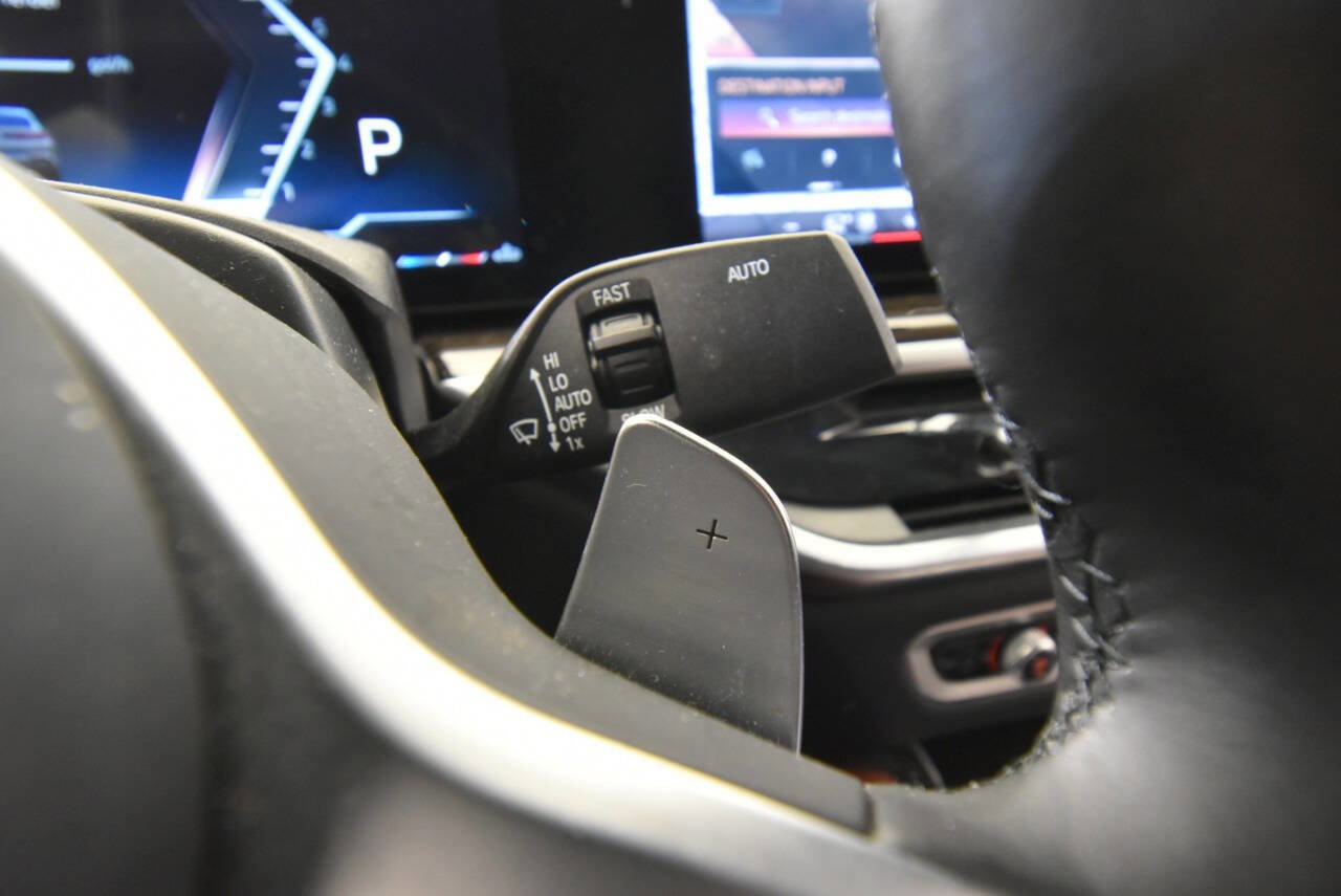 Used 2025 BMW X6 xDrive40i w/ Climate Comfort Package image 35