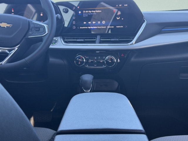 New 2026 Chevrolet Trax LT w/ Sunroof Package FWD image 25
