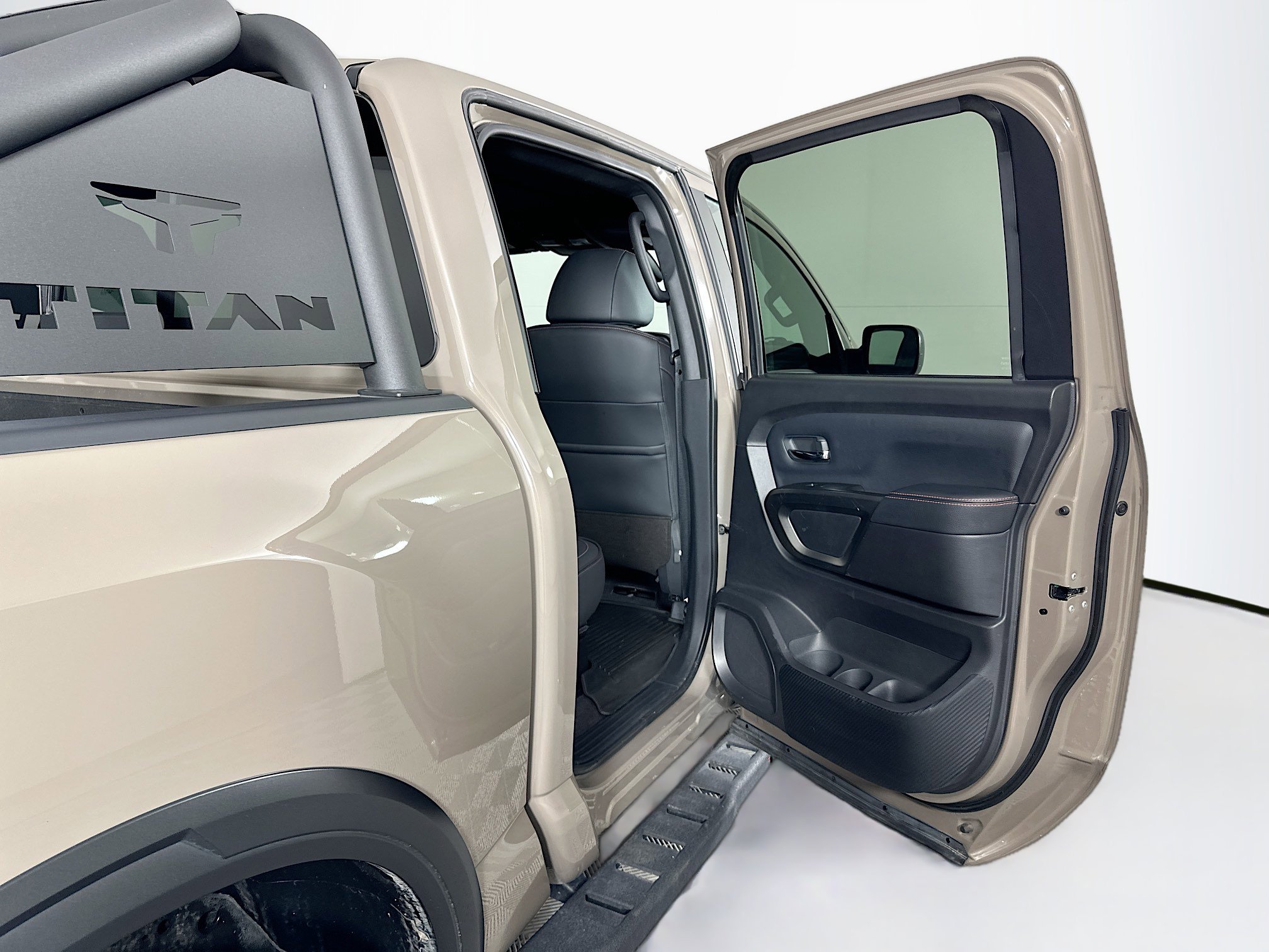 Used 2023 Nissan Titan PRO-4X w/ Off Road Protection Package image 29