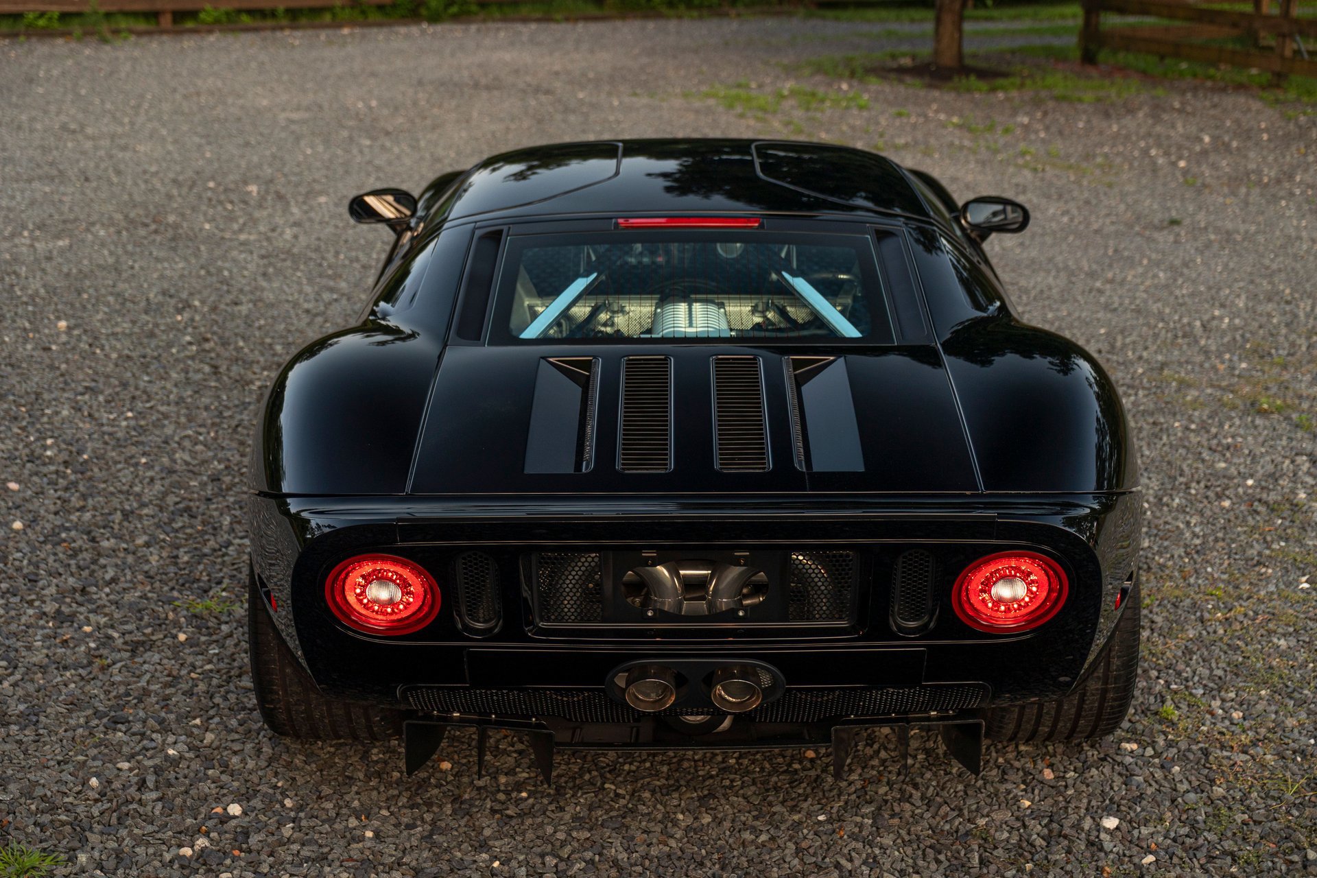 Used 2006 Ford GT RWD image 11