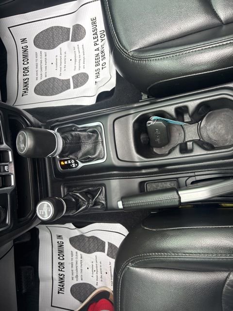 Used 2022 Jeep Wrangler Unlimited Sahara AWD/4WD image 25