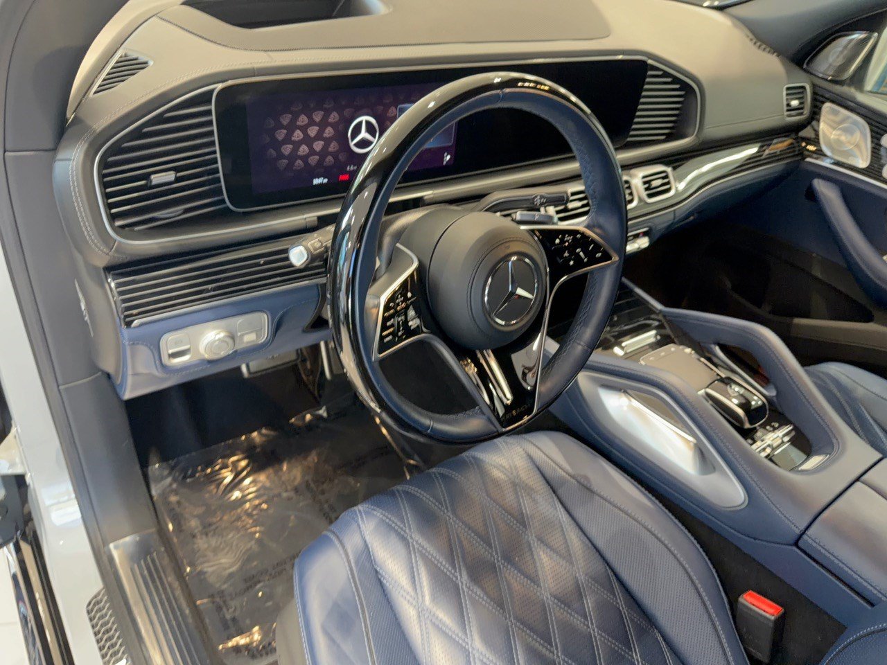 Certified 2025 Mercedes-Benz Maybach GLS 600 4MATIC image 4