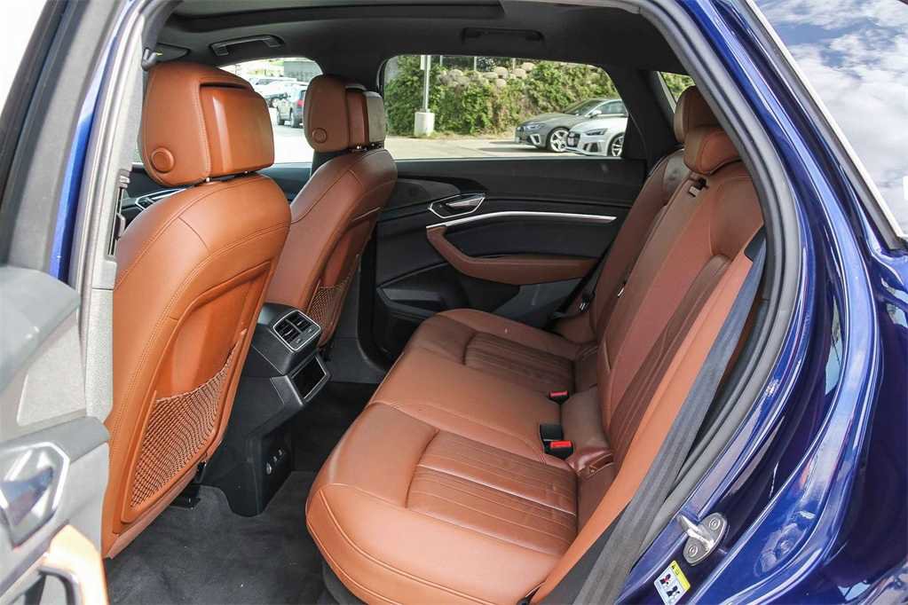 Used 2022 Audi e-tron Premium w/ Convenience Plus Package image 17