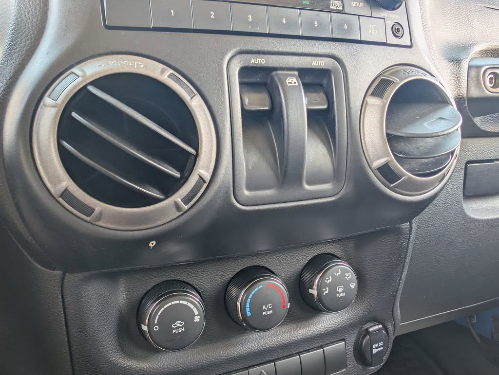 Used 2015 Jeep Wrangler Sport image 22