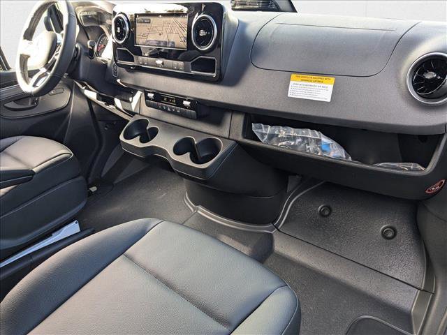 New 2025 Mercedes-Benz Sprinter 4500 image 13