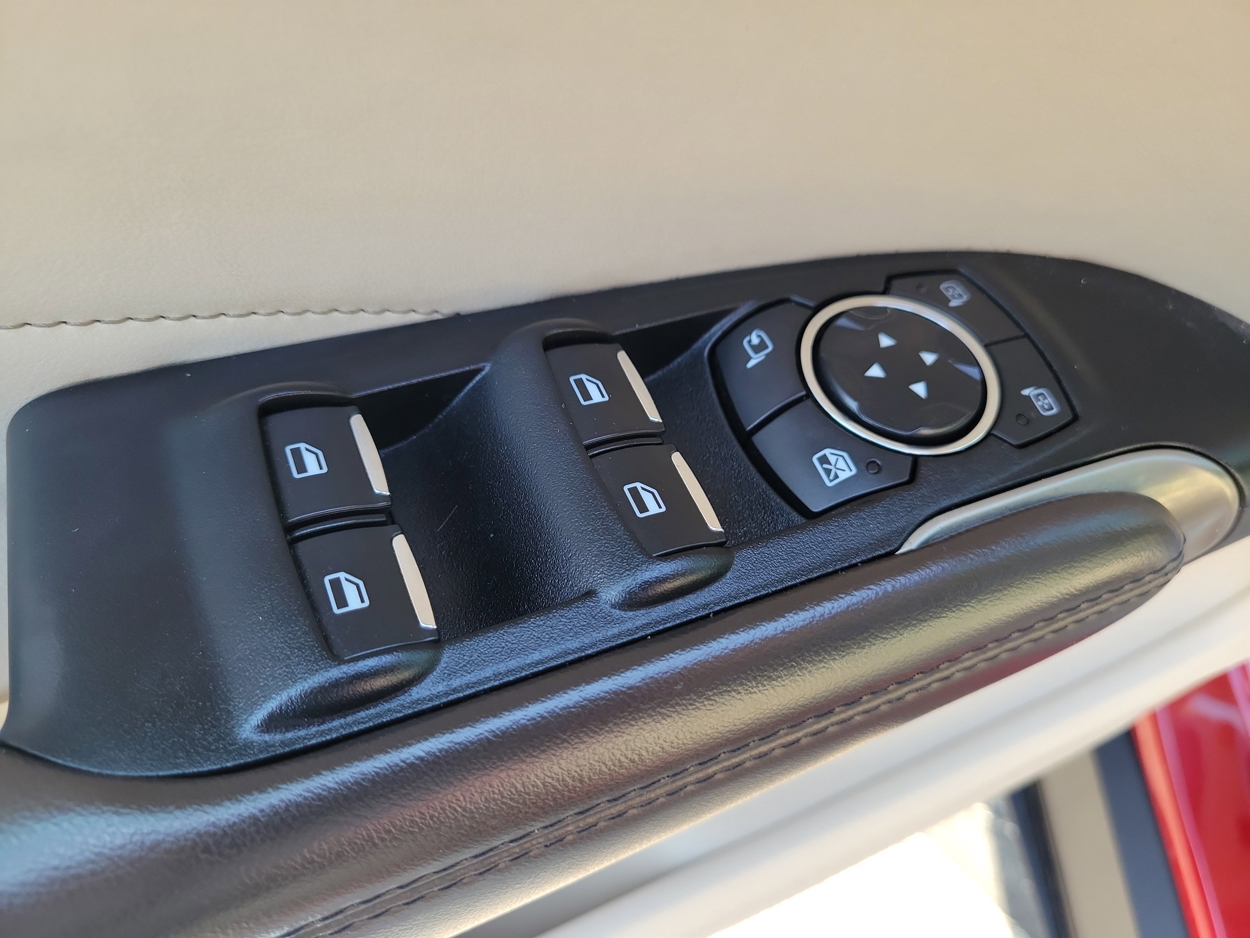 Used 2018 Lincoln MKC Select w/ Select Plus Package image 21