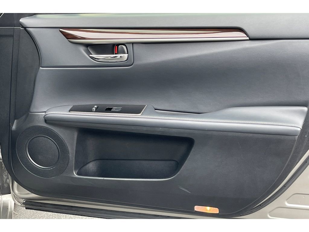 Used 2017 Lexus ES 300h image 21