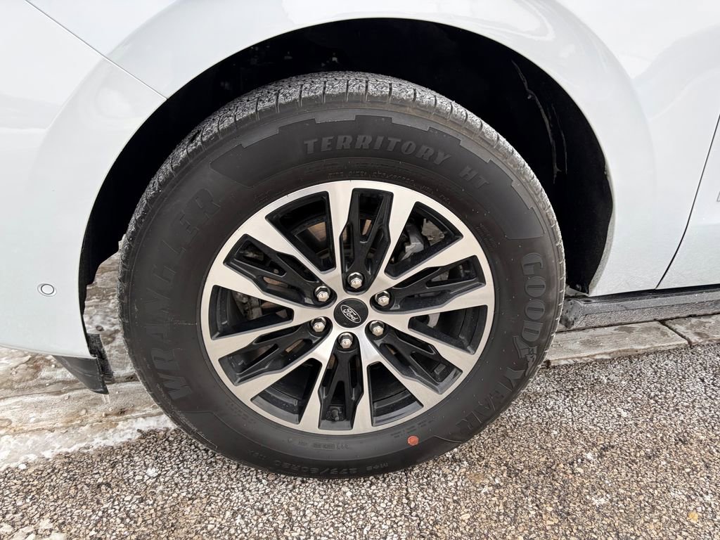 Used 2025 Ford Expedition Max Platinum image 11