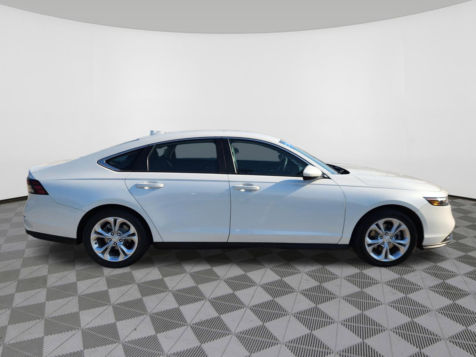 Certified 2023 Honda Accord LX image 6
