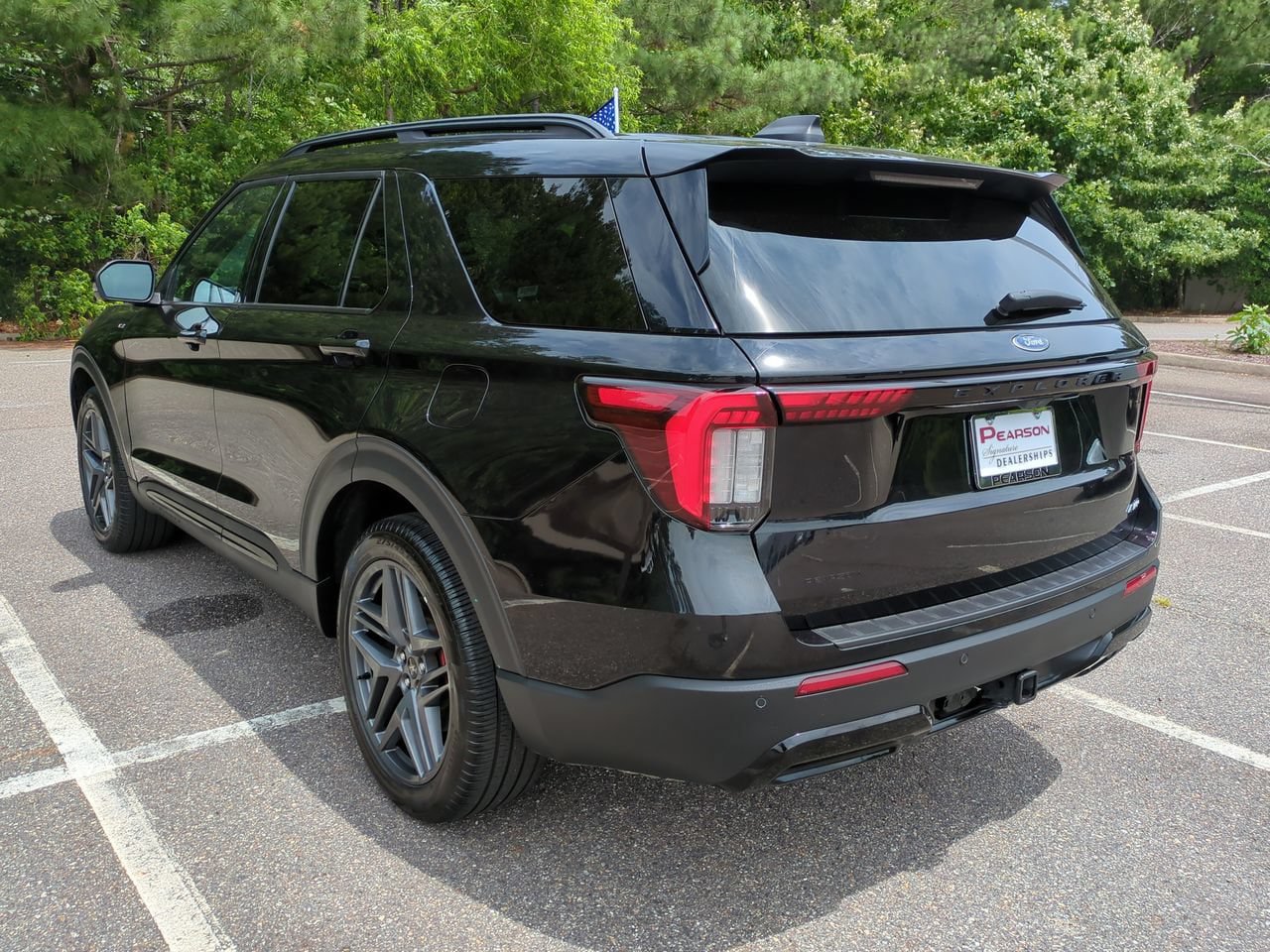 Used 2025 Ford Explorer ST-Line w/ ST-Line Street Pack AWD/4WD image 6