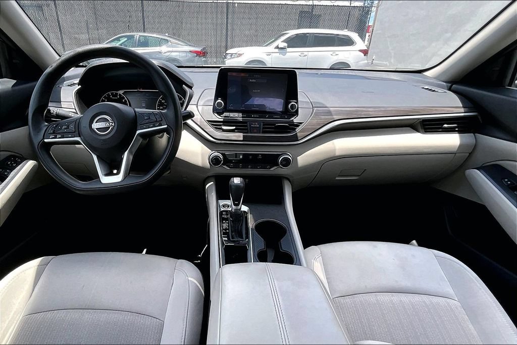 Used 2025 Nissan Altima 2.5 SV FWD image 7