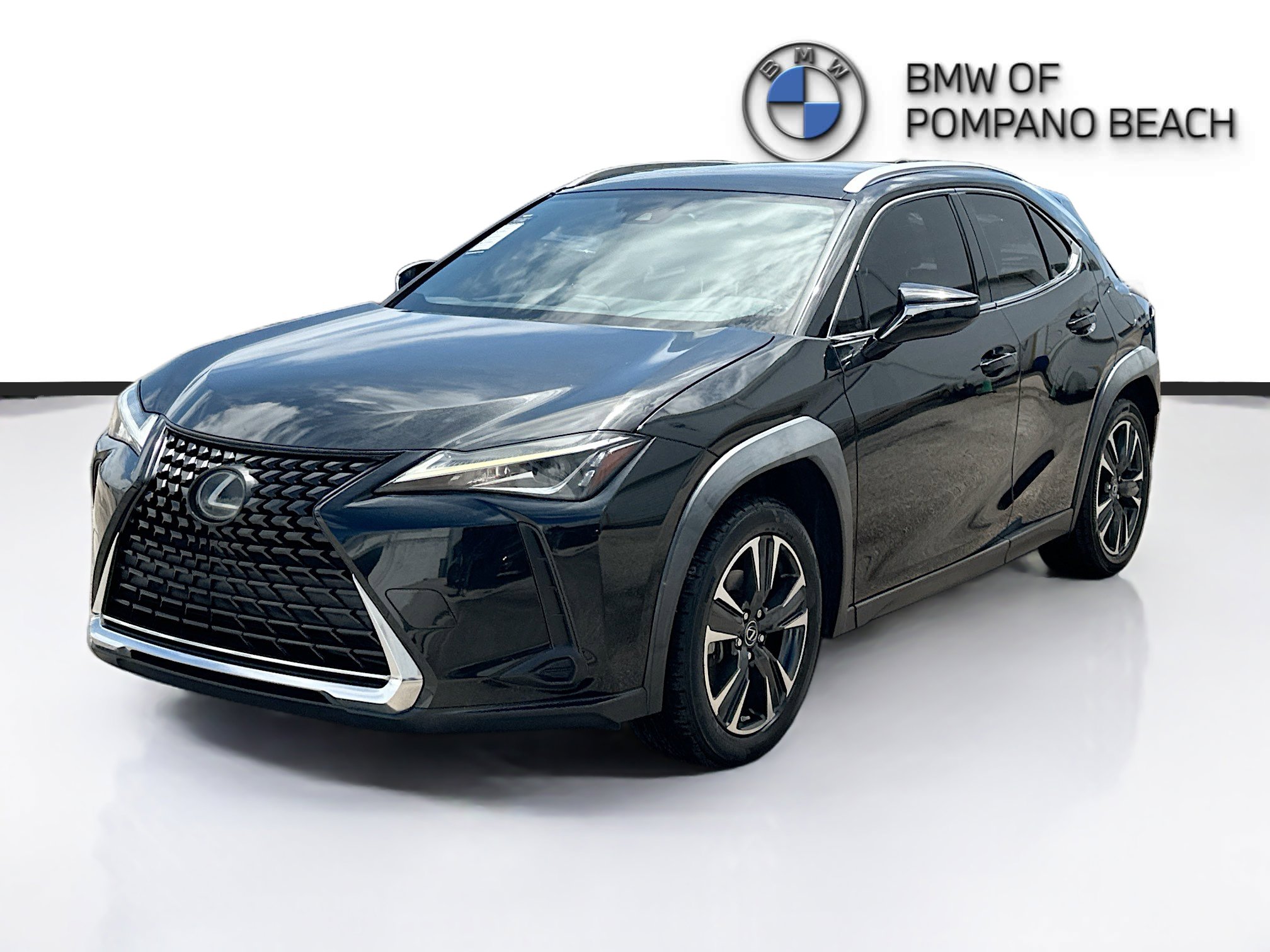 Used 2019 Lexus UX 200 FWD image 3