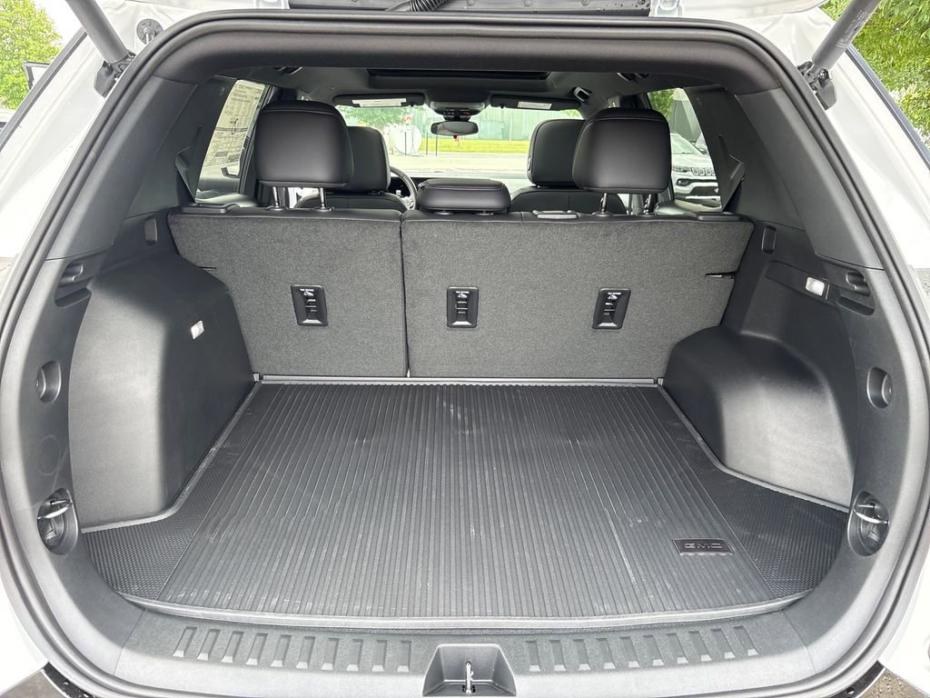 New 2026 GMC Terrain AT4 w/ LPO, Floor Liner Package AWD/4WD image 35