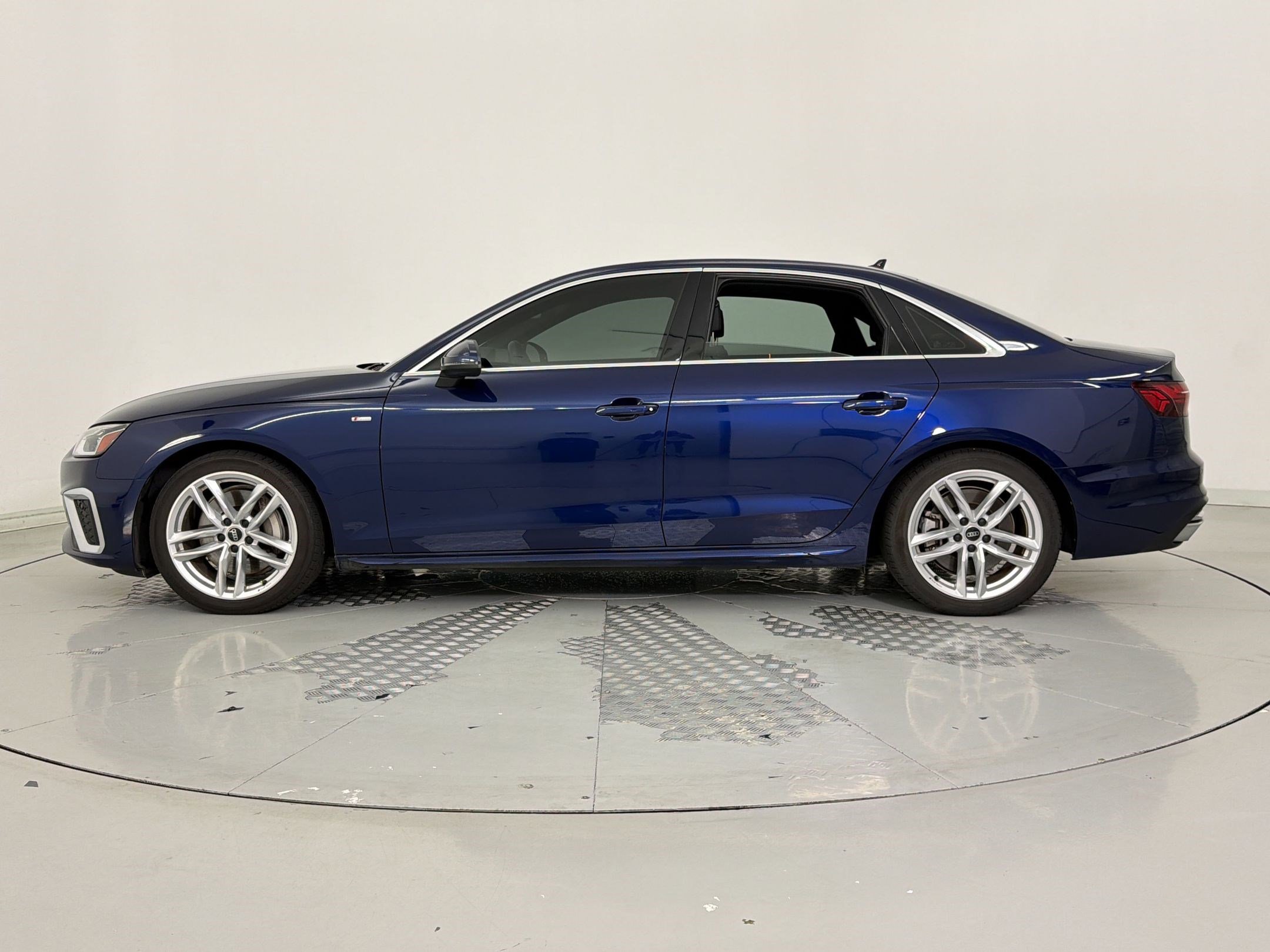 Used 2023 Audi A4 2.0T Premium Plus w/ Premium Plus Package image 2