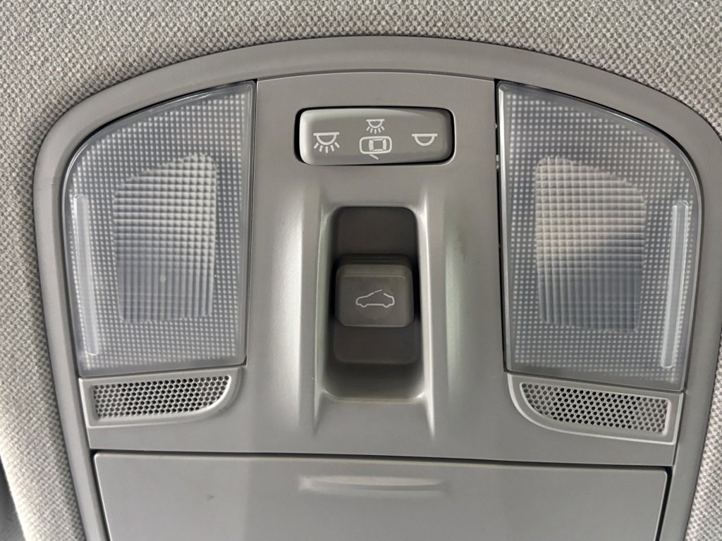 Used 2017 Hyundai Elantra Limited w/ Limited Tech Package 04 image 30