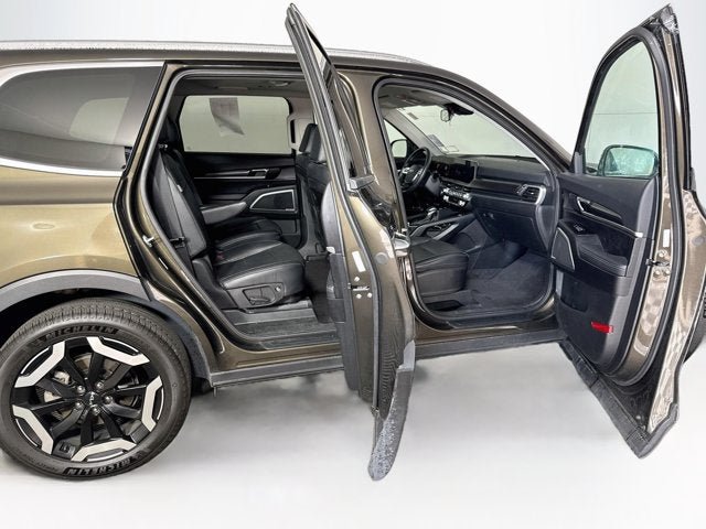 Certified 2023 Kia Telluride S w/ S Sunroof Package AWD/4WD image 34