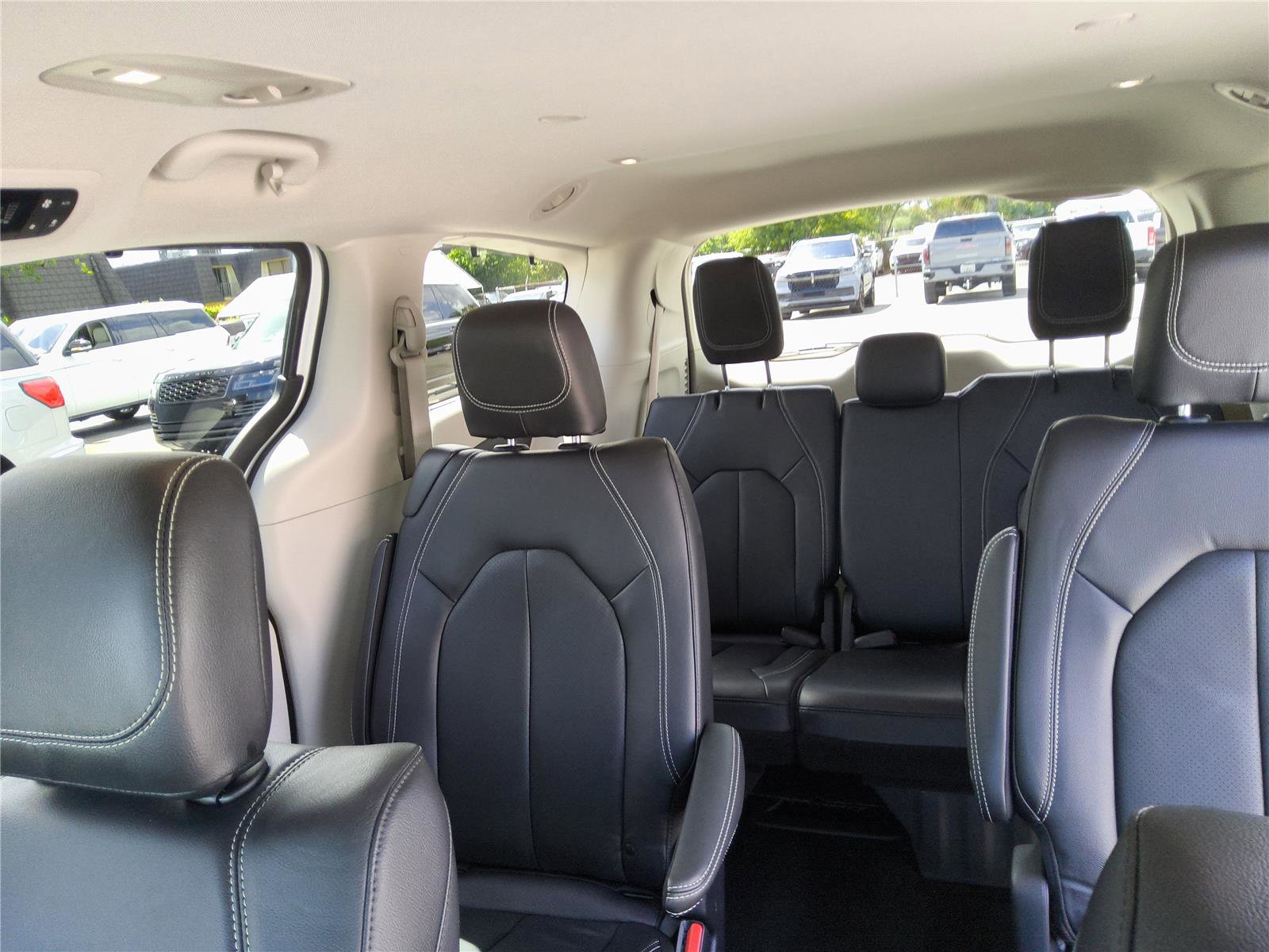 Used 2022 Chrysler Pacifica Touring-L image 18