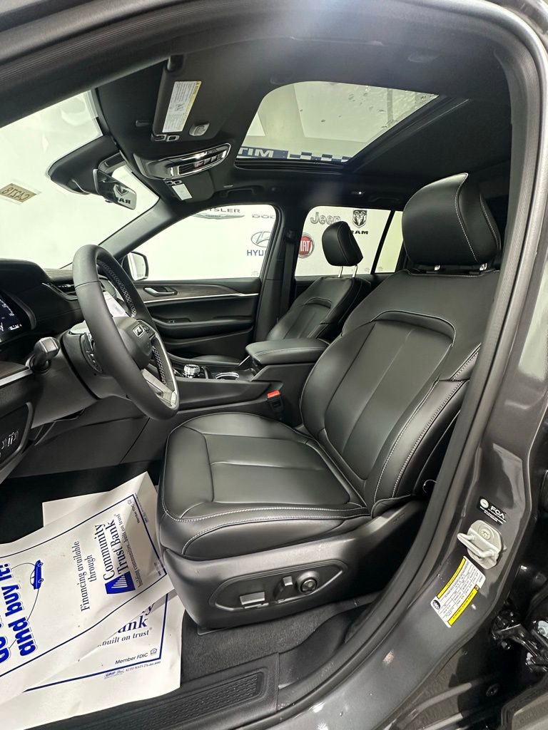 New 2025 Jeep Grand Cherokee Limited image 13