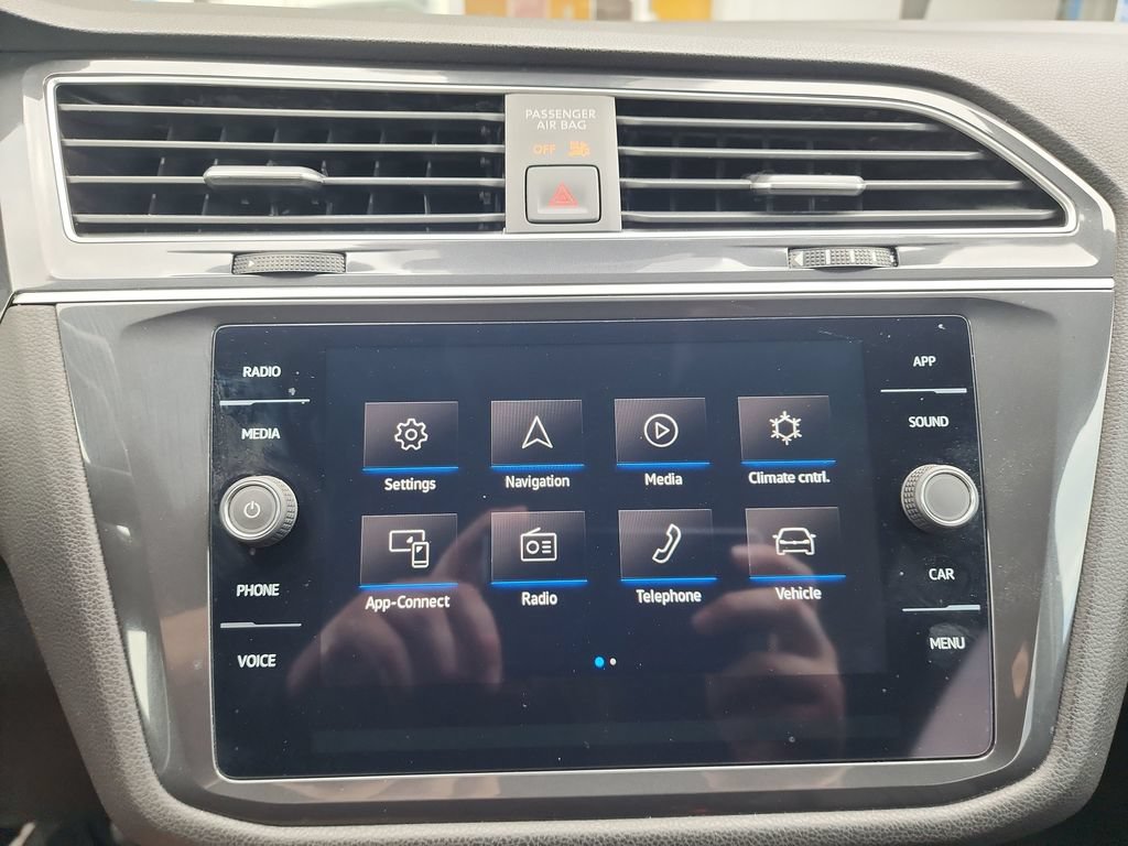 Used 2024 Volkswagen Tiguan SE AWD/4WD image 26