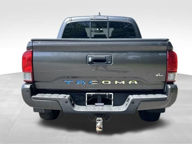 Used 2016 Toyota Tacoma TRD Off-Road w/ Premium & Technology Package AWD/4WD image 4