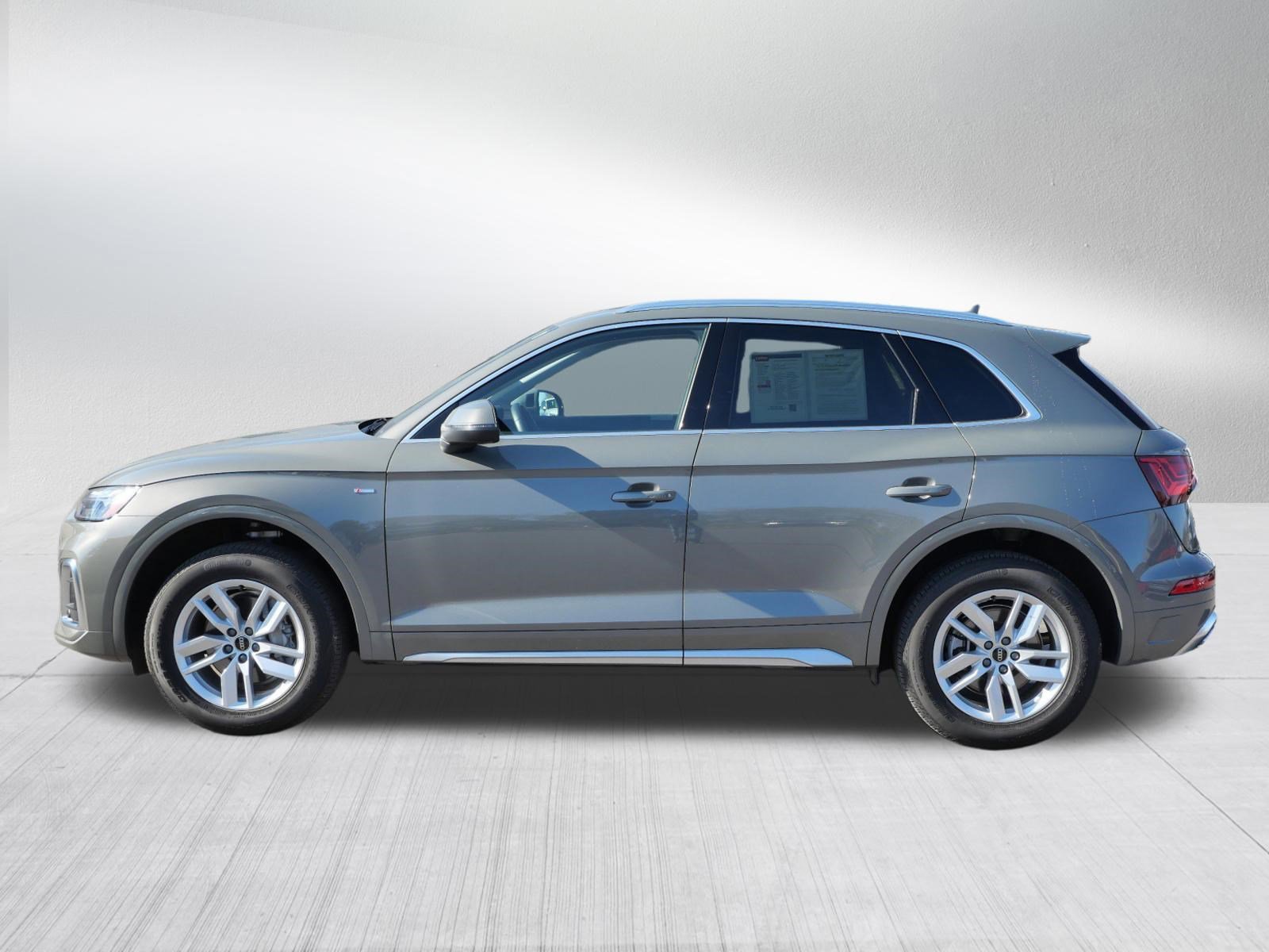 Used 2023 Audi Q5 2.0T Premium w/ Convenience Package image 4