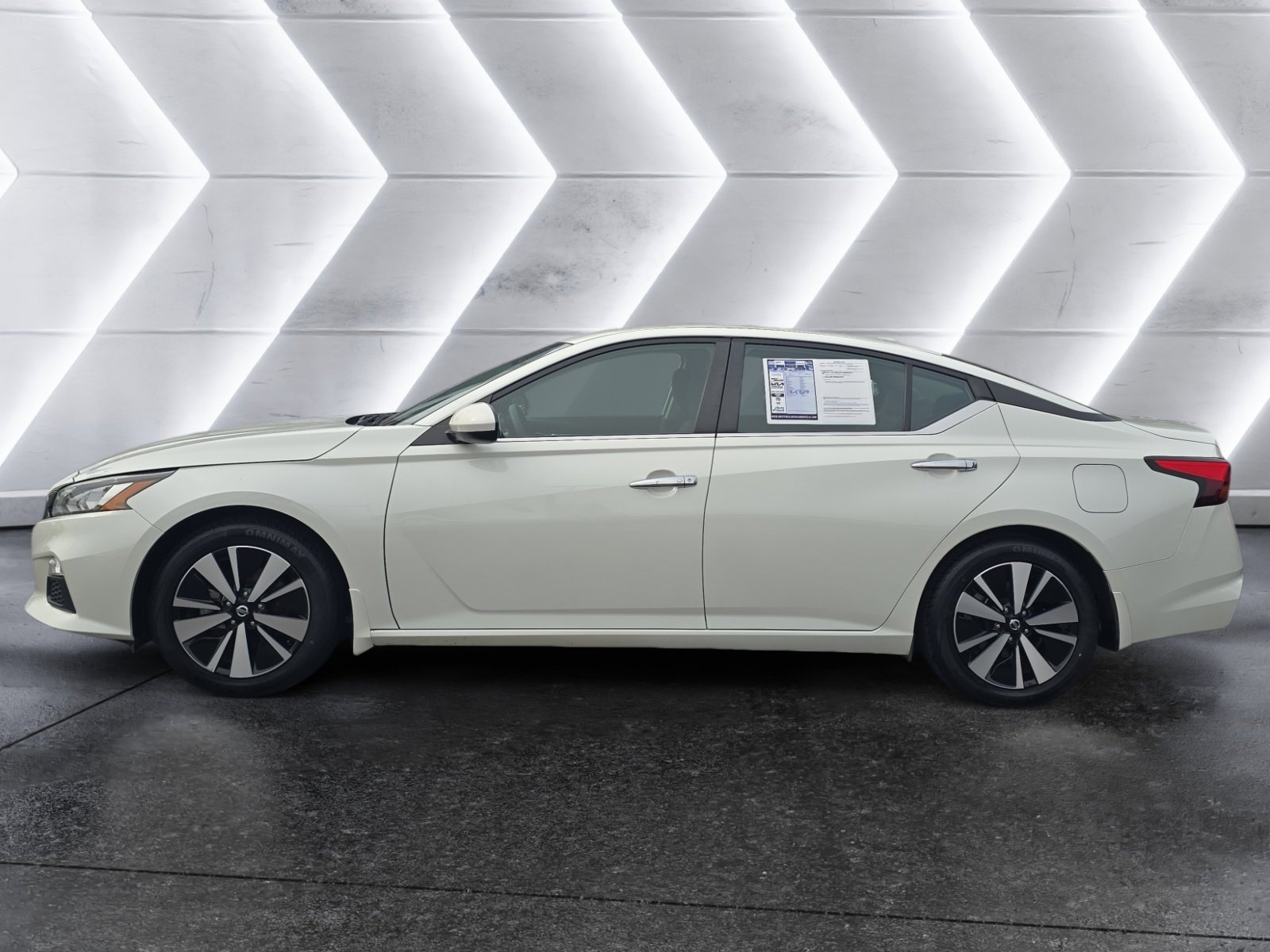 Used 2022 Nissan Altima 2.5 SV image 2