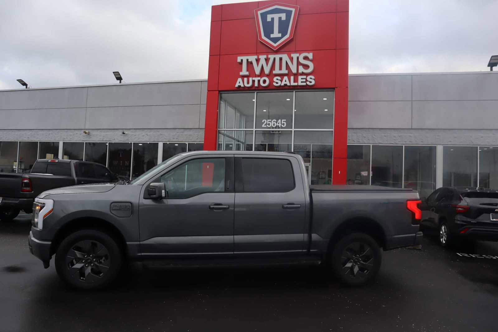 Used 2023 Ford F150 Lightning Lariat AWD/4WD image 2