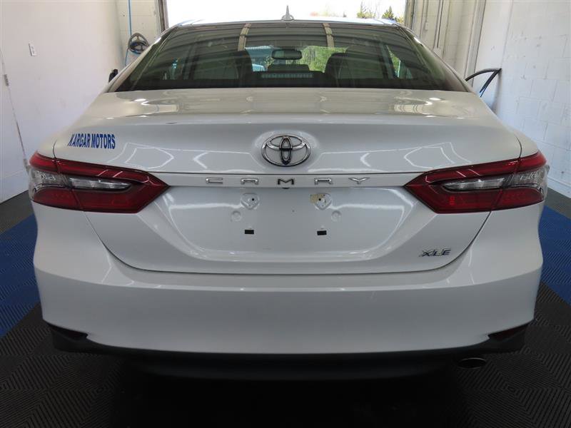 Used 2021 Toyota Camry XLE FWD image 11
